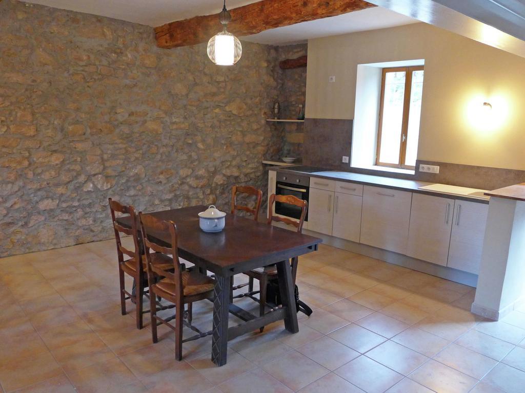 Cosy Holiday Home With Swimming Pool Montbrun-des-Corbières الغرفة الصورة